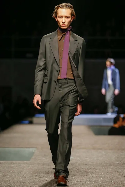 Look 44
